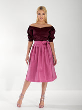 Lade das Bild in den Galerie-Viewer, Festliche Dirndl für Damen – Von traditionell bis trendy