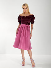 Lade das Bild in den Galerie-Viewer, Festliche Dirndl für Damen – Von traditionell bis trendy