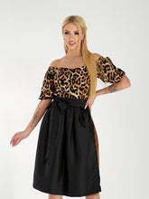 Lade das Bild in den Galerie-Viewer, Einzigartiges Damen-Dirndl Mit Leopardenmuster – Off-Shoulder, Puffärmel, Perfekt Für Feste