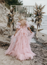 Lade das Bild in den Galerie-Viewer, Romantisches Tüll-Abendkleid mit schulterfreiem Design