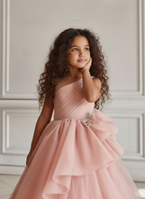 Lade das Bild in den Galerie-Viewer, Elegantes Mädchenkleid im Prinzessinnenstil von Anna Kaval, das Fröhlichkeit ausstrahlt. Ideal für Blumenmädchen und Kommunionskleider, mit einem schicken Detail in der Taille.