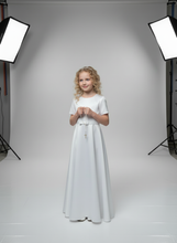 Lade das Bild in den Galerie-Viewer, Kommunionkleid schlicht und elegant