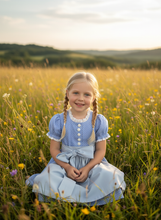 Lade das Bild in den Galerie-Viewer, Kinder-Dirndl aus Baumwolle in Hellblau