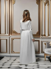 Lade das Bild in den Galerie-Viewer, Mädchenkleid in Ivory mit Bolero • Festliches Kleid • Erstkommunion • Taufe • Blumenmädchenkleid