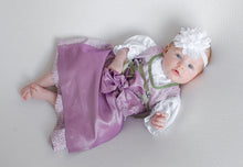 Lade das Bild in den Galerie-Viewer, Dirndl aus Kunstseide in rosa für die Taufe, Hochzeiten oder andere Anlässe