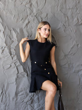 Lade das Bild in den Galerie-Viewer, Modisches Cocktailkleid schwarz von Anna Kaval, perfekt für jeden festlichen Event. Dieses Damenkleid kombiniert Stil mit Komfort und betont die Silhouette.
