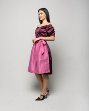 Lade das Bild in den Galerie-Viewer, Festliche Dirndl für Damen – Von traditionell bis trendy