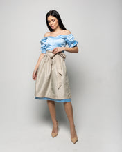 Lade das Bild in den Galerie-Viewer, Elegantes Dirndl in Himmelblau & Champagner
