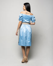 Lade das Bild in den Galerie-Viewer, Elegantes Dirndl in Himmelblau & Champagner