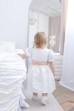 Lade das Bild in den Galerie-Viewer, Stylisches Taufkleid - Baby Dirndl aus hochwertigem Materialmix in Weiß mit Seidenband-Schürze