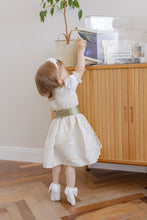 Lade das Bild in den Galerie-Viewer, Kinderdirndl, Taufdirndl, Kommuniondirndl,Trachtenkleid