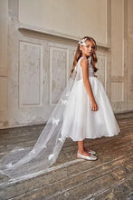 Lade das Bild in den Galerie-Viewer, Maßgefertigtes Chiffon-Bloemenmädchenkleid für Hochzeit oder Kommunion, bietet einen märchenhaften Look für jedes Fotoshooting.