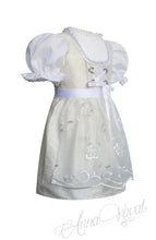 Lade das Bild in den Galerie-Viewer, Elegantes Babydirndl Sissi von Anna Kaval, zeigt die Rückansicht mit zarter Schnürung und einem stilvollen weißen Schürzendetail, ideal für besondere Anlässe.