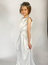 Lade das Bild in den Galerie-Viewer, Kommunionkleid in weiß