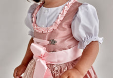 Lade das Bild in den Galerie-Viewer, Nahaufnahme des Babydirndl/Taufdirndl/Taufkleid Traum aus Seide von Anna Kaval, das die feinen Details der Schnürung und der Verzierung zeigt.