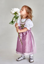 Lade das Bild in den Galerie-Viewer, Dirndl aus Kunstseide in rosa für die Taufe, Hochzeiten oder andere Anlässe - Elegante Aufmachung des Kinderkleides in schöner Umgebung.
