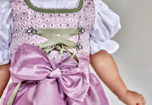 Lade das Bild in den Galerie-Viewer, Dirndl aus Kunstseide in rosa für die Taufe, Hochzeiten oder andere Anlässe - Zusammenstellung des Outfits mit Bluse und Schürze.