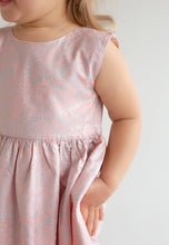 Lade das Bild in den Galerie-Viewer, Cocktail / festliches Kleid in rosa