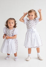 Lade das Bild in den Galerie-Viewer, Festliches Baby Dirndl Herzchen aus Baumwolle mit einem Herz Muster in rosa-grün mit einer Schürze aus Spitze