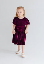 Lade das Bild in den Galerie-Viewer, Cocktail / festliches Kleid aus Samt in bordeaux rot