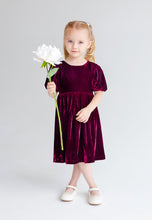 Lade das Bild in den Galerie-Viewer, Cocktail / festliches Kleid aus Samt in bordeaux rot