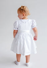 Lade das Bild in den Galerie-Viewer, Hübsches Taufdirndl Bianca aus Hochwertiger Baumwolle mit Spitze und Satin-Schnürung