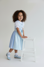 Lade das Bild in den Galerie-Viewer, Traditionelles Mädchen Dirndl aus Baumwolle in Hellblau
