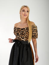 Lade das Bild in den Galerie-Viewer, Animal-Print trifft Tracht – Einzigartige Damen-Dirndl
