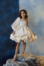 Lade das Bild in den Galerie-Viewer, Elegantes Mädchenkleid mit funkelnden Details
