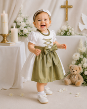 Lade das Bild in den Galerie-Viewer, Taufdirndl für Mädchen – Seide &amp; Baumwolle | Festliches Taufkleid
