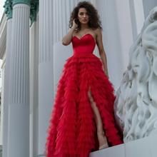 Lade das Bild in den Galerie-Viewer, Individuell Gefertigtes Abendkleid Von Anna Kaval - Wählen Sie Ihre Farbe!

