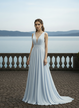 Lade das Bild in den Galerie-Viewer, Individuell Angefertigtes Abendkleid Von Anna Kaval - Große Farbauswahl Für Jeden Anlass

