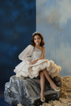 Lade das Bild in den Galerie-Viewer, Elegantes Mädchenkleid mit funkelnden Details
