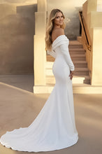 Lade das Bild in den Galerie-Viewer, Elegantes Brautkleid aus Seiden-Satin
