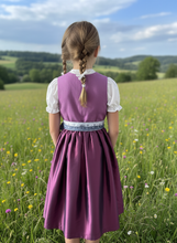 Lade das Bild in den Galerie-Viewer, Mädchen Dirndl lila aus Leinen und Kunstseide – Kinder Trachtenkleid – Traditionelles Dirndl für Mädchen – Oktoberfest Kinder Dirndl
