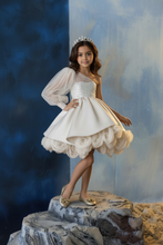 Lade das Bild in den Galerie-Viewer, Elegantes Mädchenkleid mit funkelnden Details
