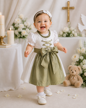 Lade das Bild in den Galerie-Viewer, Taufdirndl für Mädchen – Seide &amp; Baumwolle | Festliches Taufkleid
