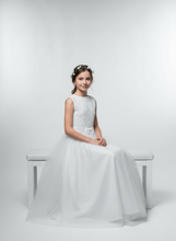 Lade das Bild in den Galerie-Viewer, Kommunionkleid mit einem Oberteil aus Spitze
