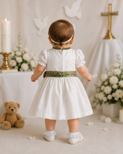 Lade das Bild in den Galerie-Viewer, Taufdirndl für Mädchen – Seide &amp; Baumwolle | Festliches Taufkleid
