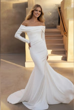 Lade das Bild in den Galerie-Viewer, Elegantes Brautkleid aus Seiden-Satin
