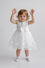 Lade das Bild in den Galerie-Viewer, Taufkleid Engel mit Spitze
