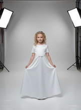 Lade das Bild in den Galerie-Viewer, Kommunionkleid schlicht und elegant
