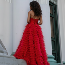 Lade das Bild in den Galerie-Viewer, Individuell Gefertigtes Abendkleid Von Anna Kaval - Wählen Sie Ihre Farbe!
