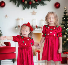 Lade das Bild in den Galerie-Viewer, Weihnachtskleid für Kinder – Rotes Samtkleid mit Pompons
