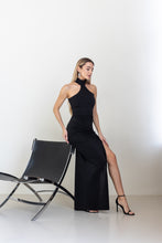 Lade das Bild in den Galerie-Viewer, Elegantes Satin-Midikleid in Schwarz – 100% Viskose
