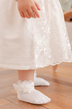 Lade das Bild in den Galerie-Viewer, Elegantes Baby Dirndl zur Taufe - Handgefertigtes Kleid aus Seide und Baumwolle mit feinen Details
