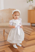 Lade das Bild in den Galerie-Viewer, Festliches Baby Dirndl in Silber mit Spitze für die Taufe, Hochzeiten oder Oktoberfest
