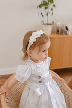 Lade das Bild in den Galerie-Viewer, Festliches Baby Dirndl in Silber mit Spitze für die Taufe, Hochzeiten oder Oktoberfest
