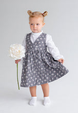 Lade das Bild in den Galerie-Viewer, Rückenansicht des grauen Cocktailkleids von Anna Kaval mit Reißverschluss.
