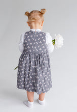 Lade das Bild in den Galerie-Viewer, Stylisches graues Kleid von Anna Kaval, aus 100% Baumwolle, geeignet für festliche Anlässe.
